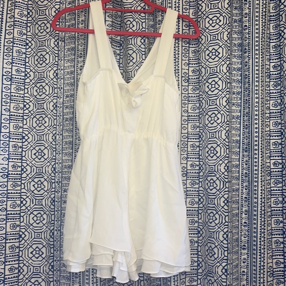 NWT White romper - Picture 2 of 3